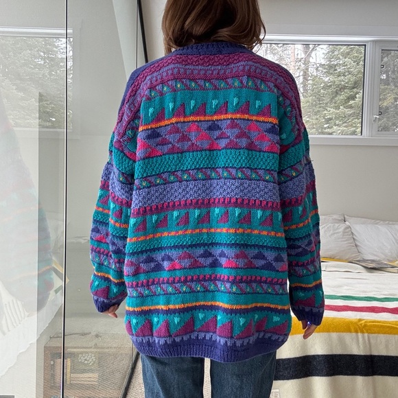 Vintage Vibrant Patterned Sweater - Picture 6 of 15